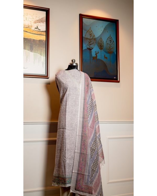 Serene Cascades – Linen Mélange - Image 3