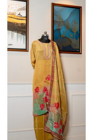 Golden Bloom – Shimmer & Digital Elegance