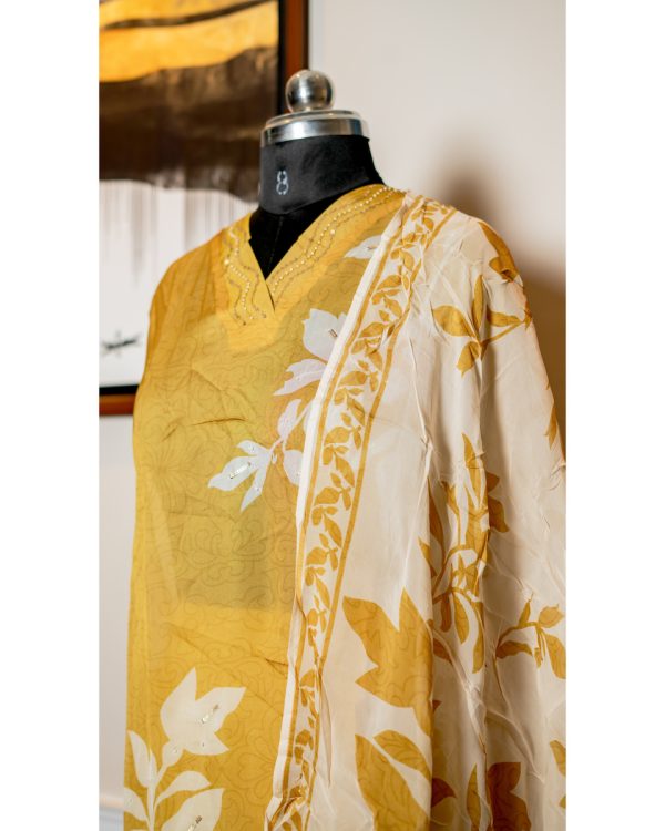 Golden Serenade – Elegant Organza Bliss - Image 2