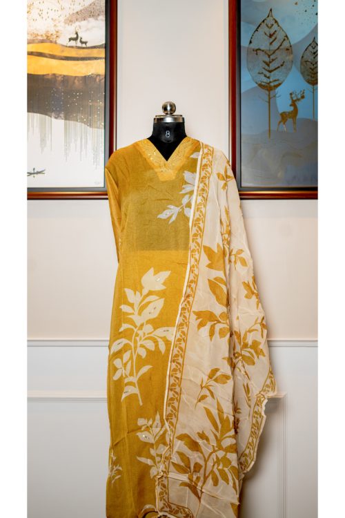 Golden Serenade – Elegant Organza Bliss