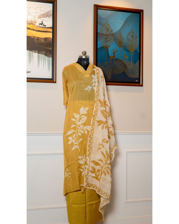 Golden Serenade – Elegant Organza Bliss - Image 3