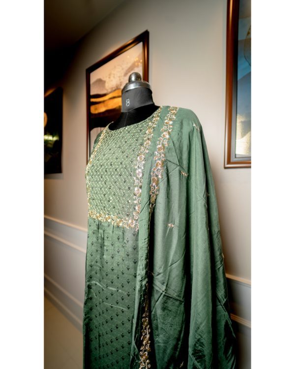 Emerald Enchantment – Hand-Work Muslin Elegance - Image 3