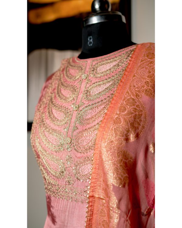 Rosewood & Gold – Muslin Elegance with Banaras Dupatta - Image 2