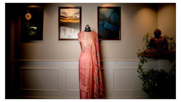 Rosewood & Gold – Muslin Elegance with Banaras Dupatta - Image 3