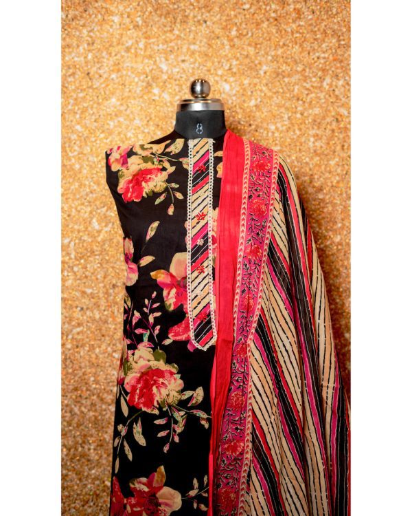 Rangrez Elegance – Mul Cotton Festive Ensemble