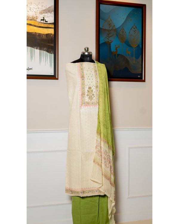 Meadow Mystique – Chikankari Elegance
