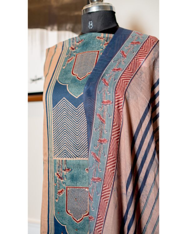 Azure Heritage – Handwoven Cotton Artistry - Image 2