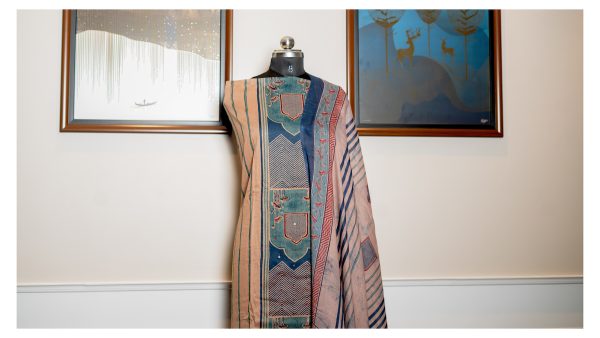 Azure Heritage – Handwoven Cotton Artistry - Image 4